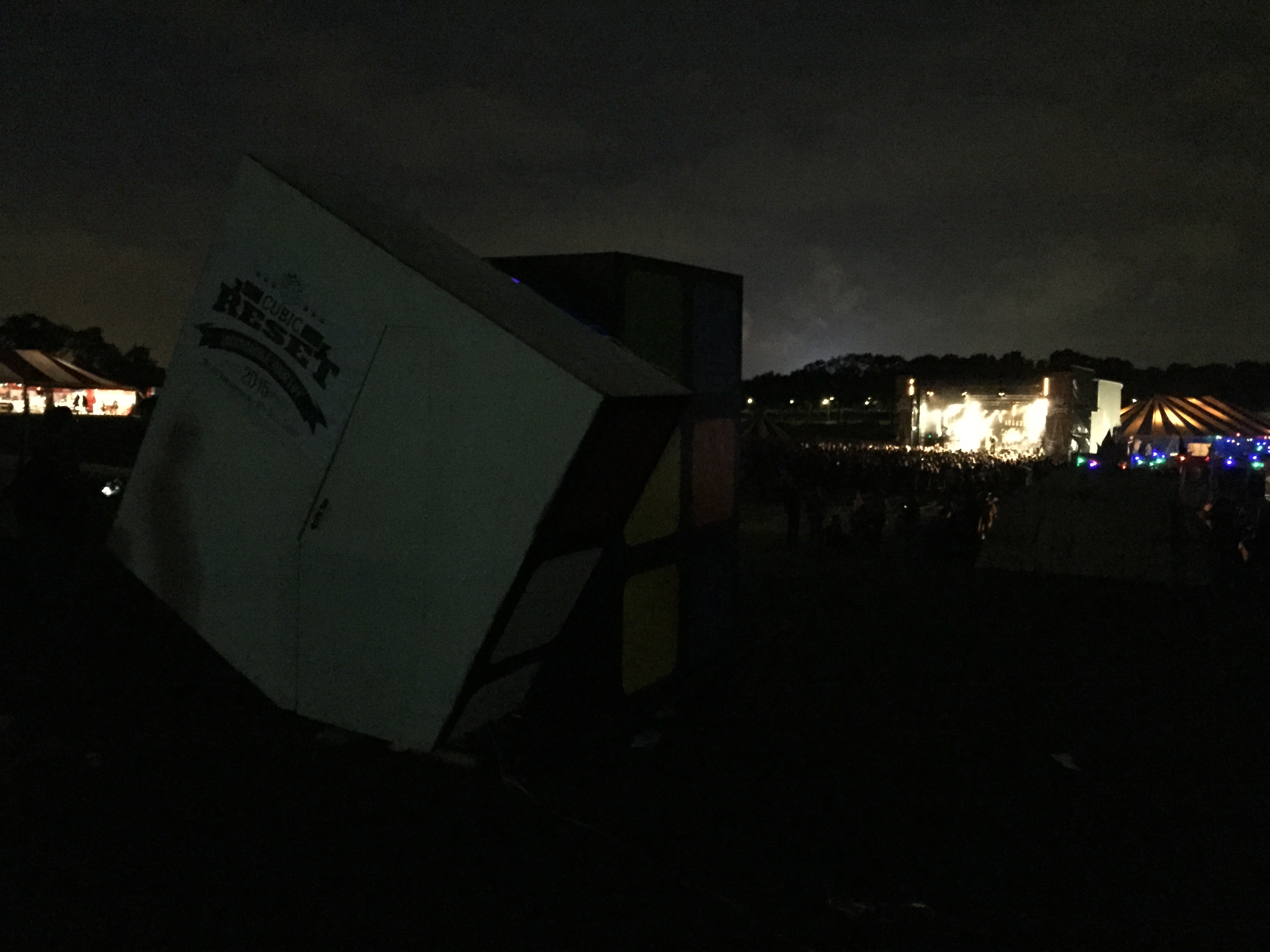Cubic Reset cube installation, Brave Festival 2015, nighttime
